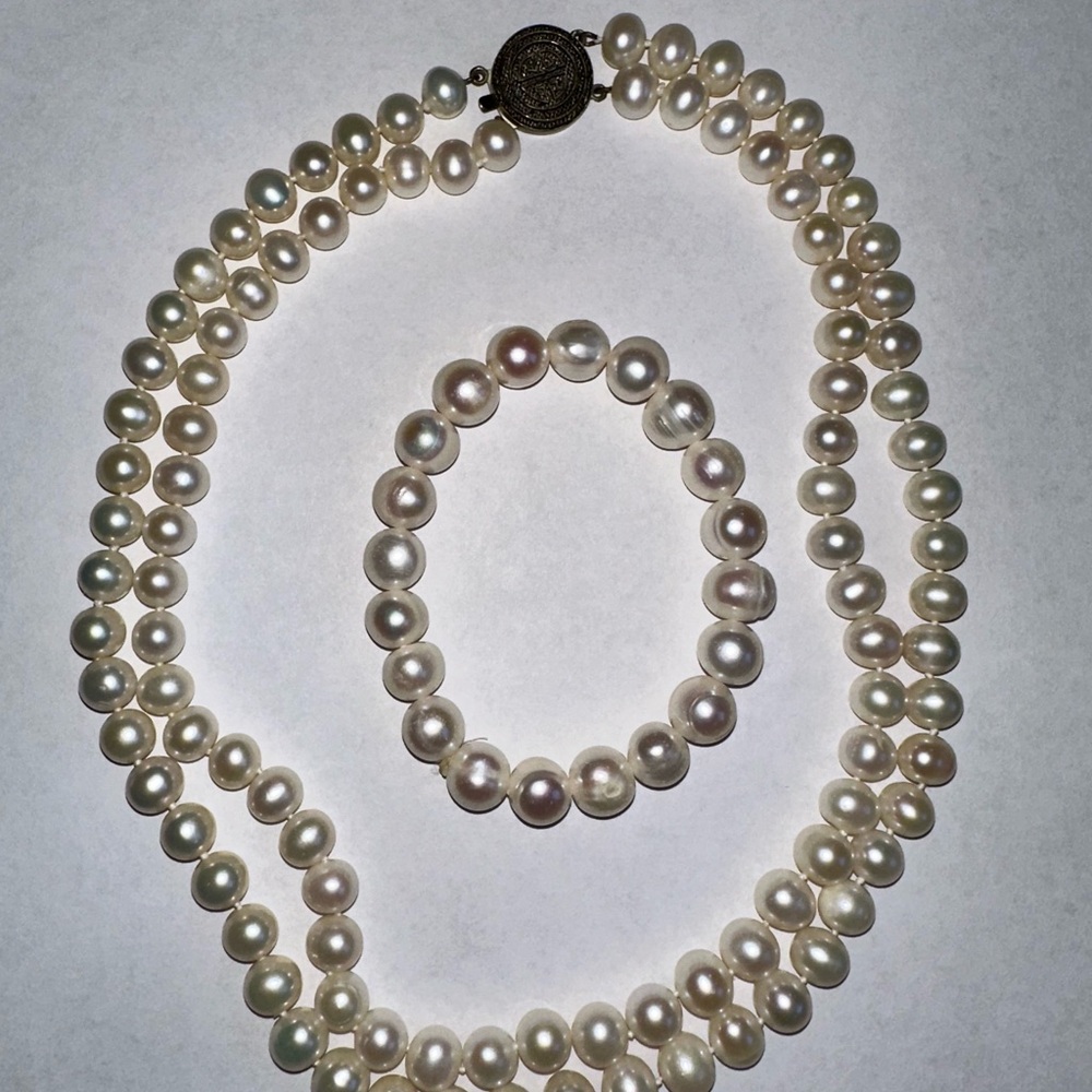 Elegant Pearl Necklace and Bracelet Set